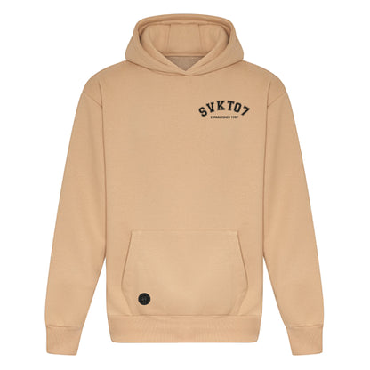 SVKT07 Hoodie mit Backprint „SVKT07 Established“ – Sand