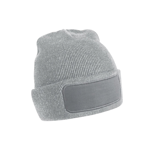 Beanie mit eckigem Patch inklusive Druck